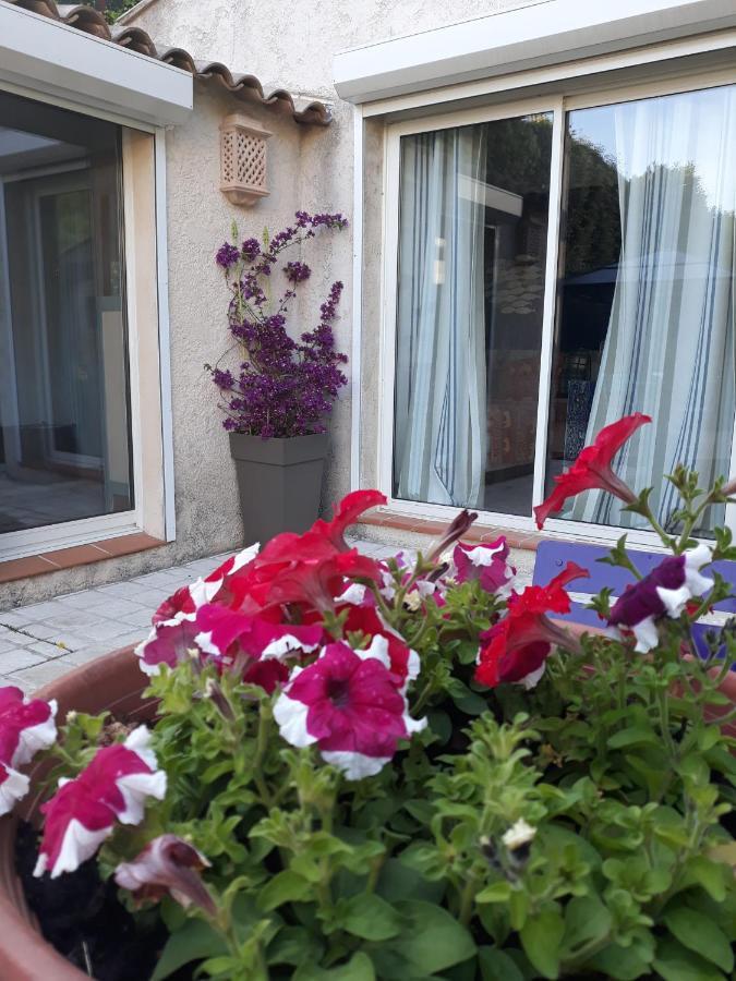 Dans Un Jardin Bb Et Jacuzzi Bed & Breakfast Mandelieu La Napoule Bagian luar foto