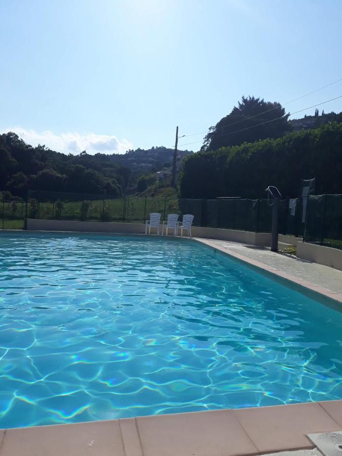 Dans Un Jardin Bb Et Jacuzzi Bed & Breakfast Mandelieu La Napoule Bagian luar foto