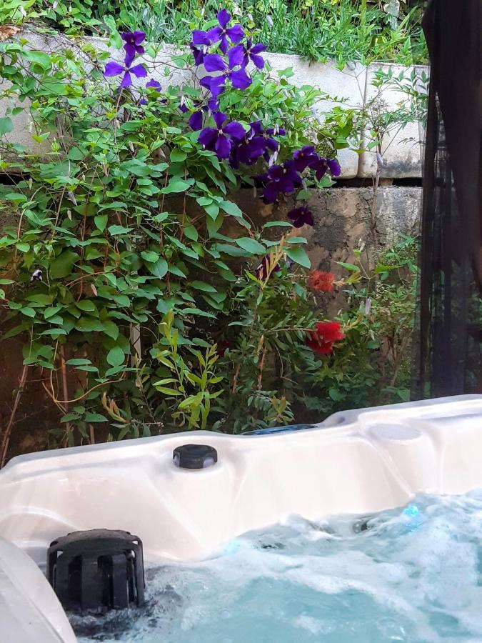 Dans Un Jardin Bb Et Jacuzzi Bed & Breakfast Mandelieu La Napoule Bagian luar foto
