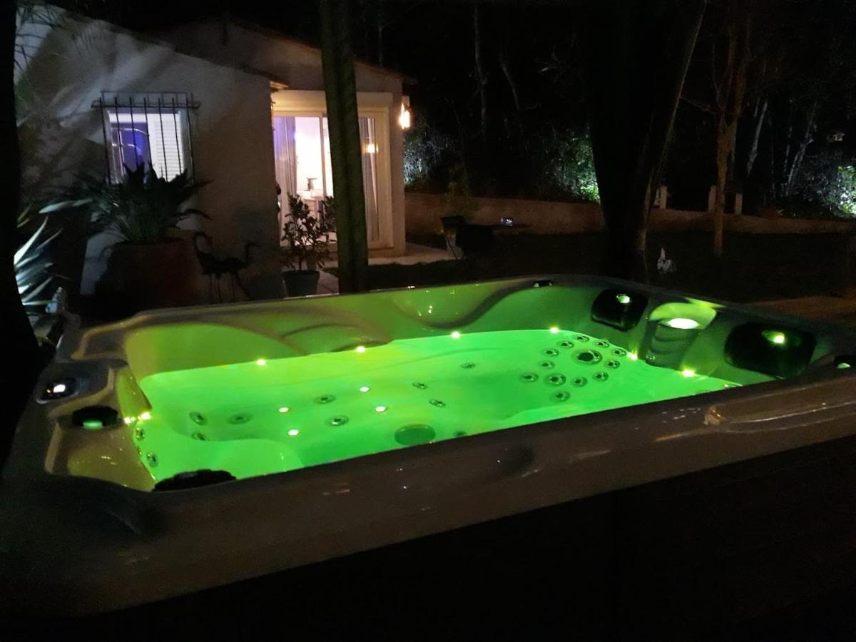 Dans Un Jardin Bb Et Jacuzzi Bed & Breakfast Mandelieu La Napoule Bagian luar foto