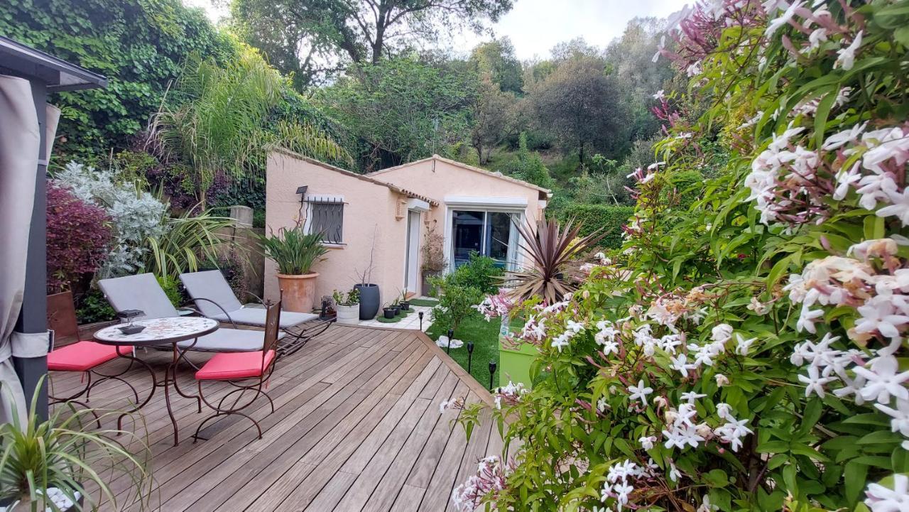 Dans Un Jardin Bb Et Jacuzzi Bed & Breakfast Mandelieu La Napoule Bagian luar foto